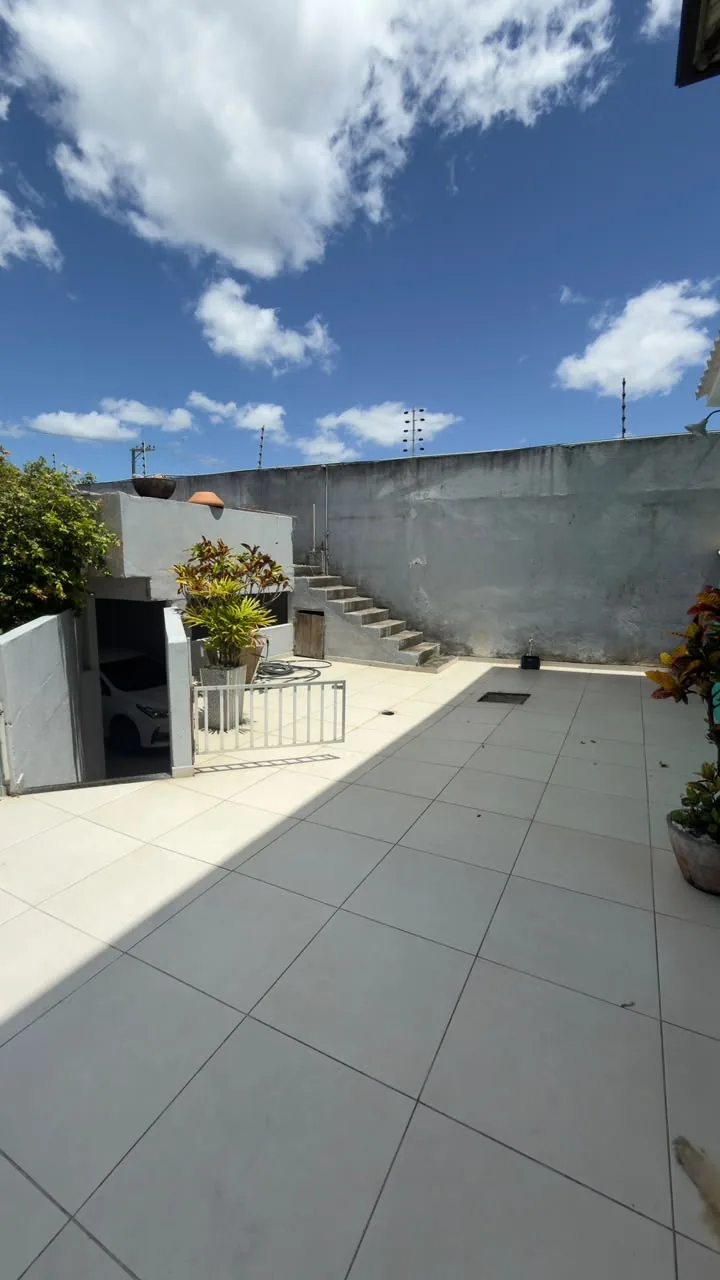 Quintal e vaga de garagem da casa de temporada em Carapebus